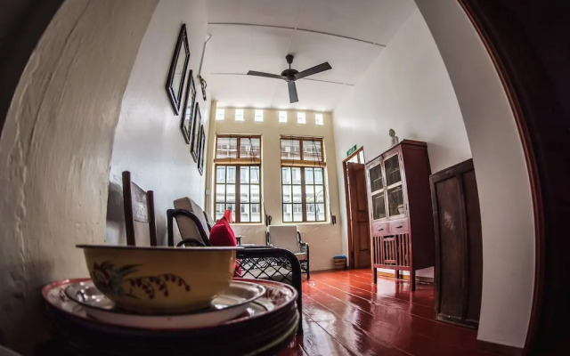 Sojourn Beds & Cafe - Hostel