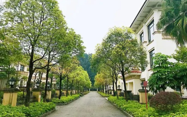 Qingyuan Hengda Yilin Yashe Drifting Holiday Villa