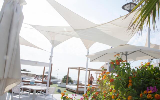 Playa De La Luz Hotel