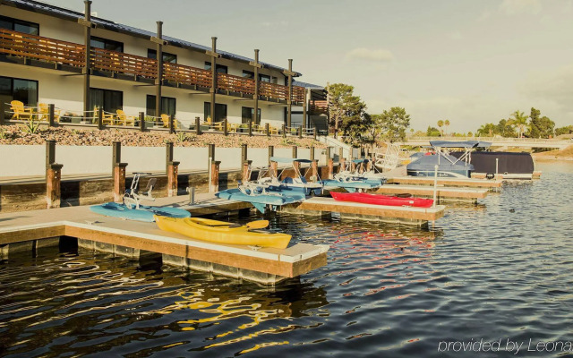 Lakehouse Resort
