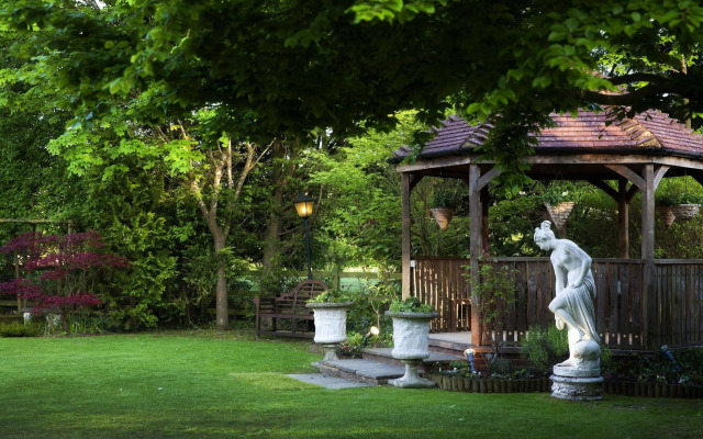Little Silver Country Hotel