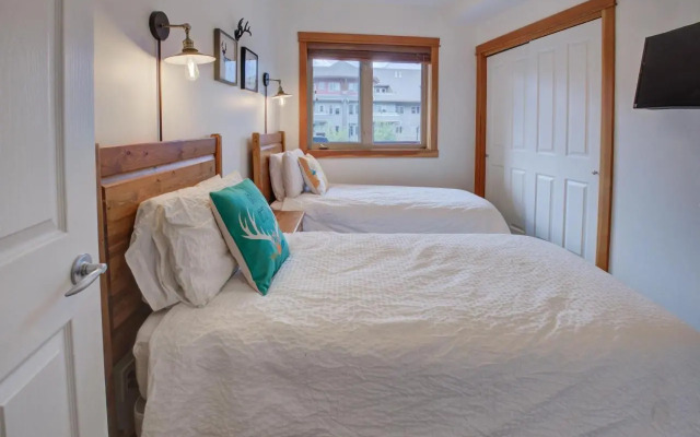 Modern Nordic 2 Bedroom Mountain View Condo