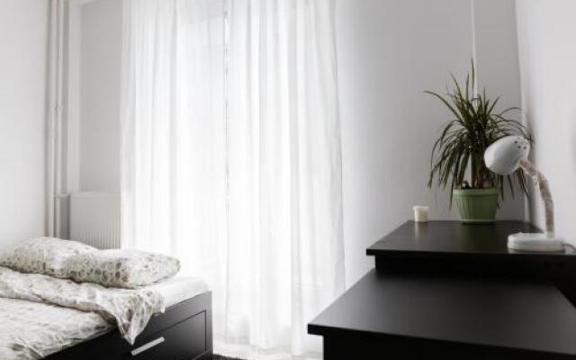 Apartment 3 Rooms, City Center, Balcony View, Sunset Boulevard