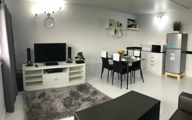 T11 Popula Condo by Prathomlerk