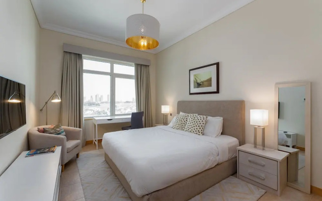 Palm Living 2BR Maid w Pool Beach Access