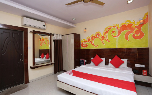 OYO 7828 Hotel Saket