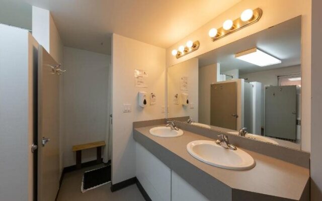 HI Edmonton - Hostel