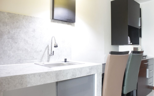Spacious 1BR with Great View at Marbella Suites Dago – Guest Rooms – Bandung