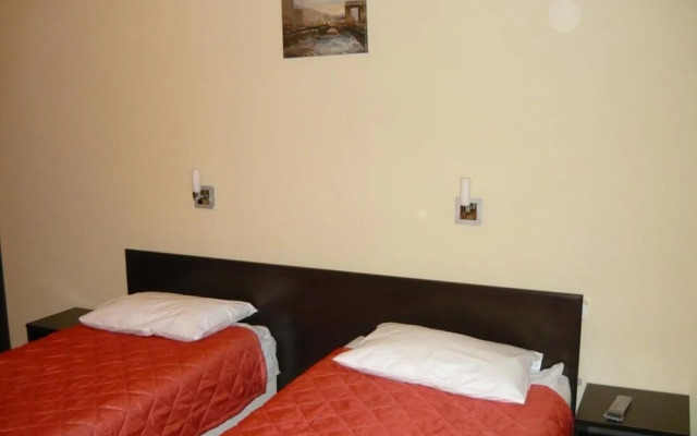 Bridge Inn Cozy Triple room