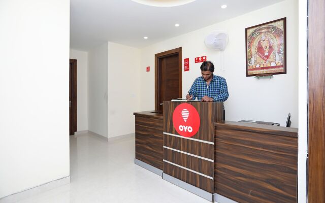 OYO 9275 Hotel Royal Inn