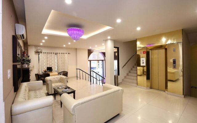 OYO 9736 Hotel Downtown Suites