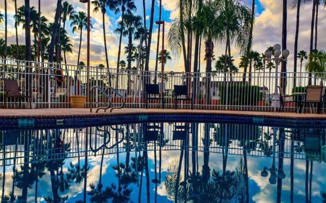 Victoria Palms Inn & Suites