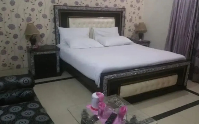 Dimond Hotel