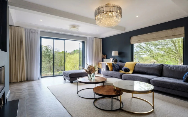 Inviting 5-bed House With Fishing Lake in Devizes