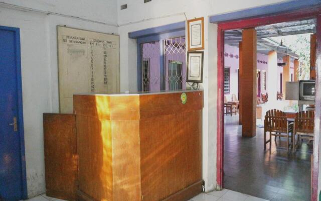 OYO Life 1972 Aman Family Inn Syariah