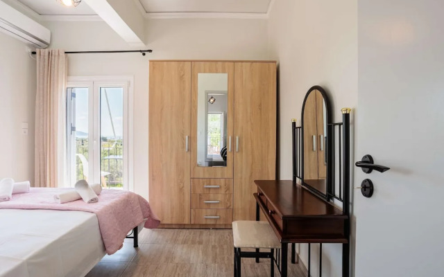 Seaview Serenity - Beachside Getaway