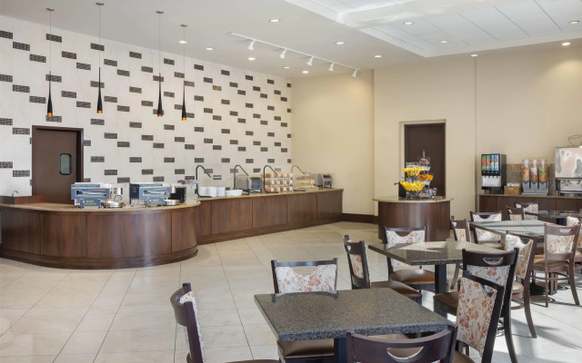 Ramada Plaza by Wyndham Orlando Resort & Suites Intl Drive