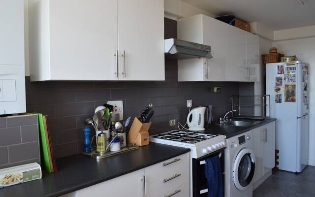 2 Bedroom Apartment Near Central London