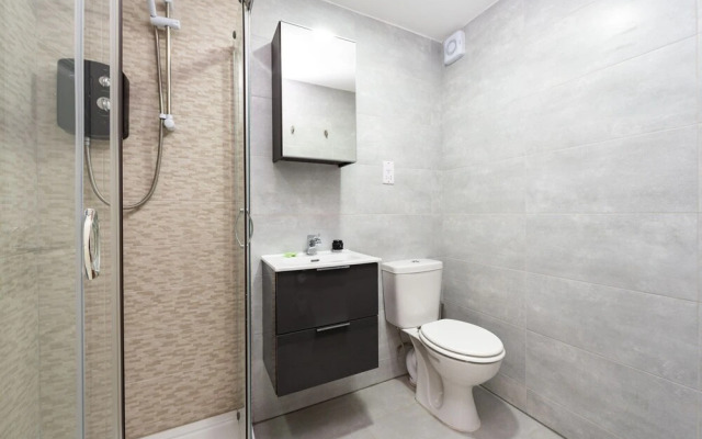 Earl's Court by CAPITAL 119