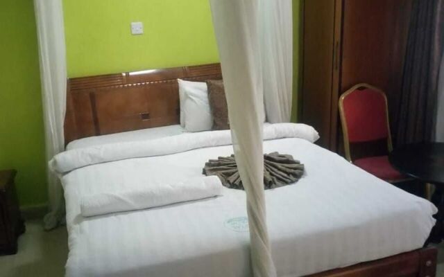 Royal Palm Hotel And Suites