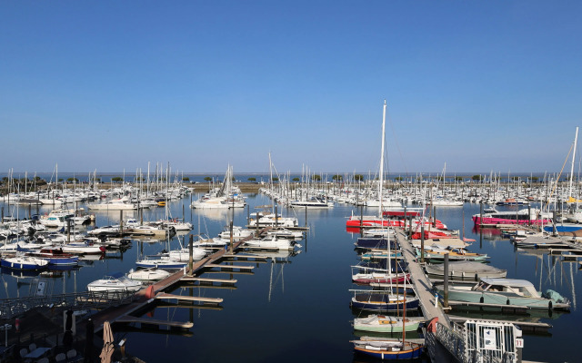 LES SUITES DU PORT by Le Saint Ferdinand