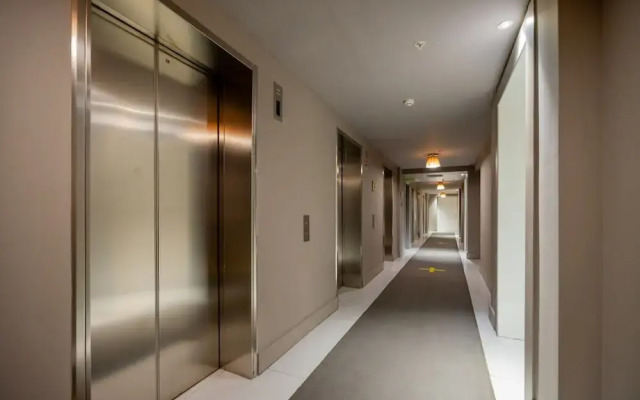 w Prestigious 1BR w Fantastic Balcony in YOO