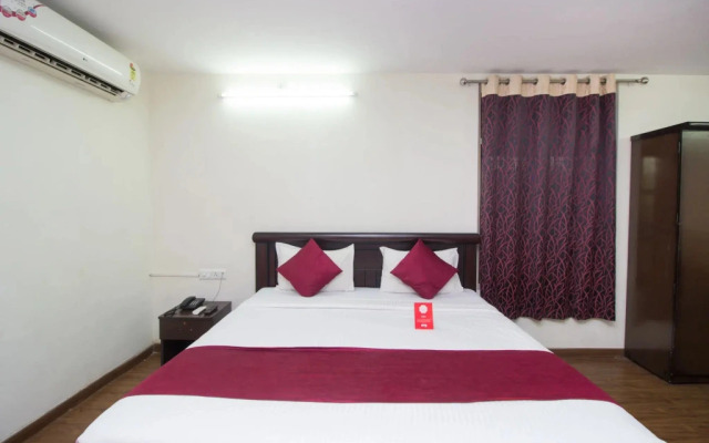 OYO 4183 Apartment Queens Court