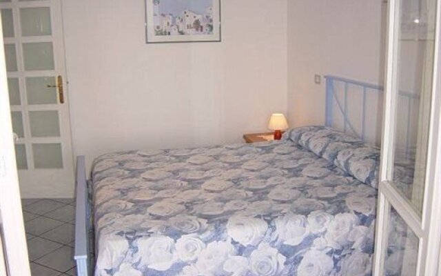 Sorrento Holidays (V425)