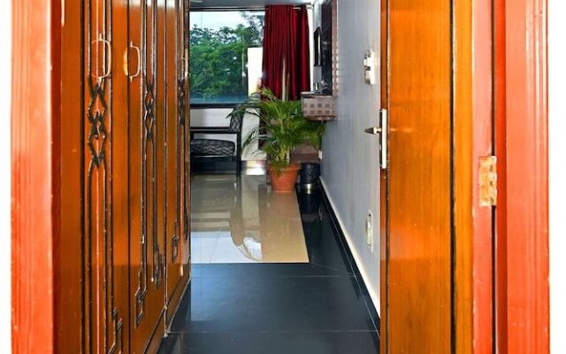 Hotel Rajhans International