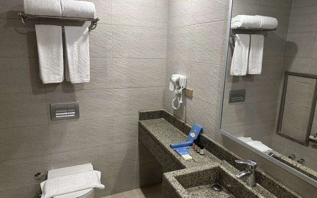 Delta Pyramids Hotel