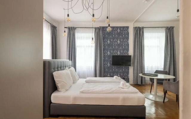 Roksoxhome Designer Boutique Apartment