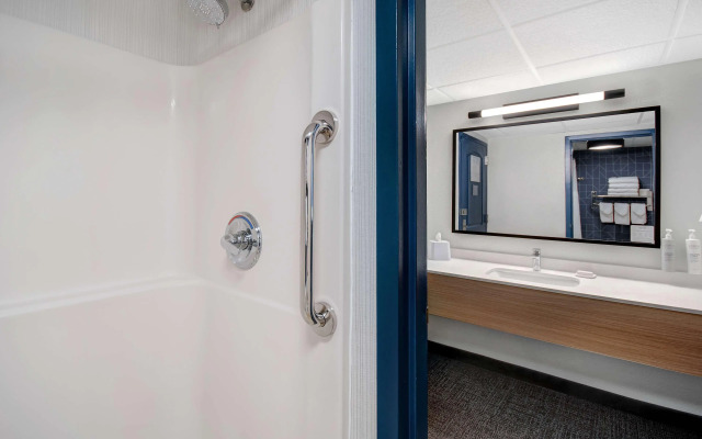 Spark by Hilton Rochester University Area