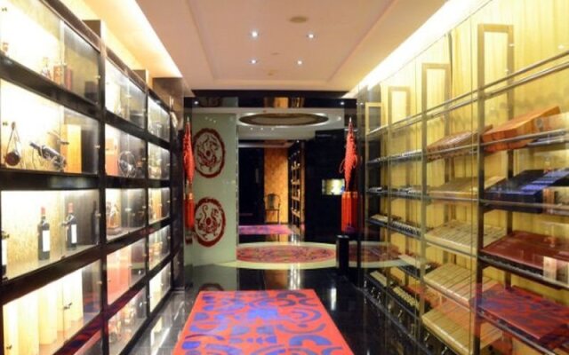 Lotus Huatian Hotel