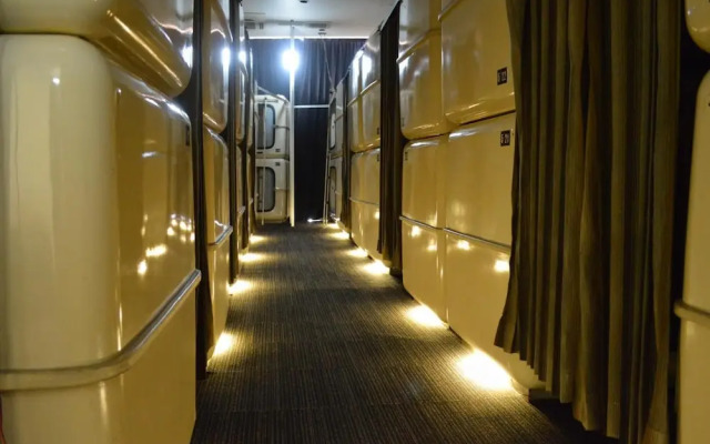 ATSUGI CAPSULEHOTEL – Caters to Men