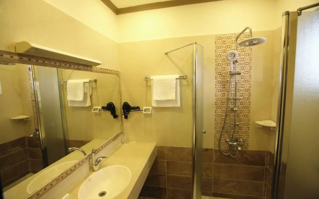 Shepherd Plaza Hotel