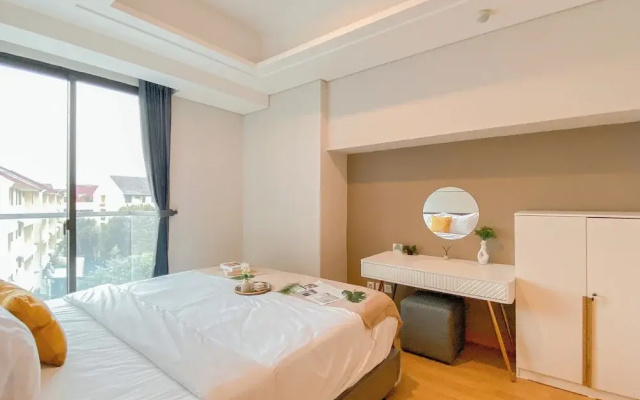 Fully Furnished 2Br At Apartment Capitol Suites