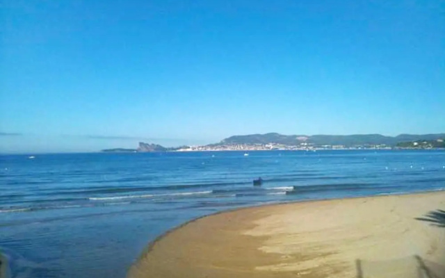 Apartment With 2 Bedrooms in Saint-cyr-sur-mer, With Enclosed Garden a