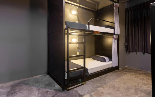 Box Hostel N Cafe