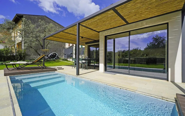 Pelaca 1931 Small Villa with Minipool