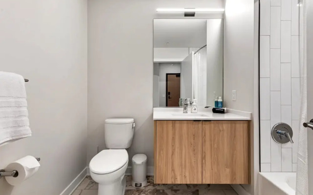 Prime Location 2BR Balcony Restful Night