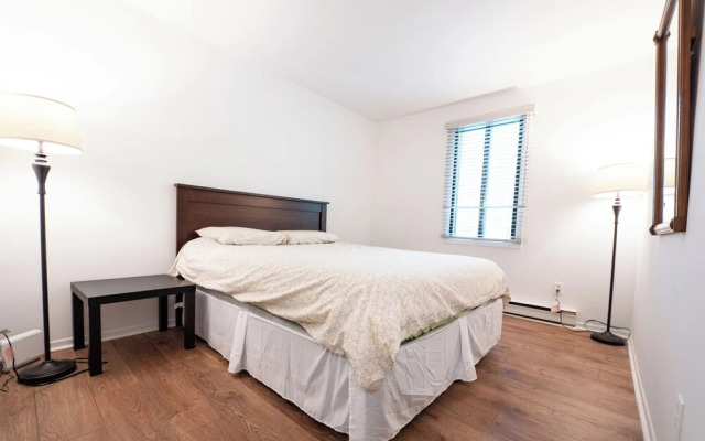 Rue Drolet 2-Bedroom Apartment