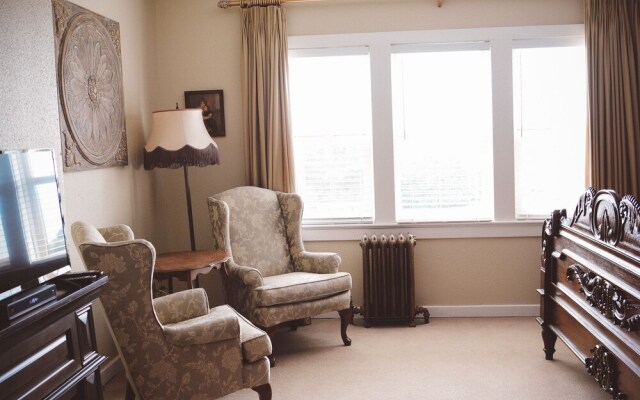 Dashwood Manor Seaside Bed & Breakfast