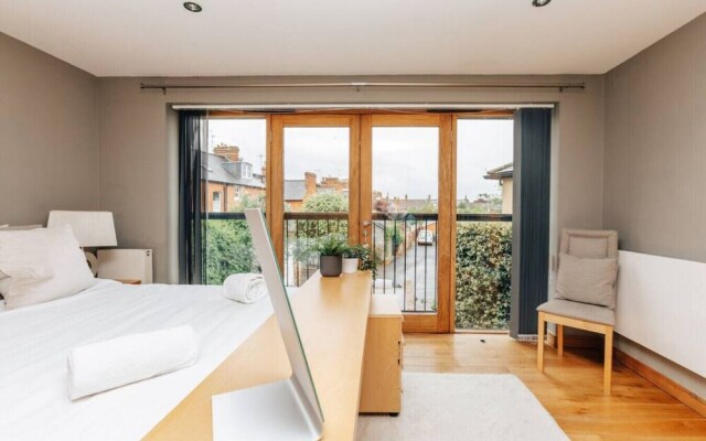 The Herringbone - 3 Bed With Parking Pet Friendly