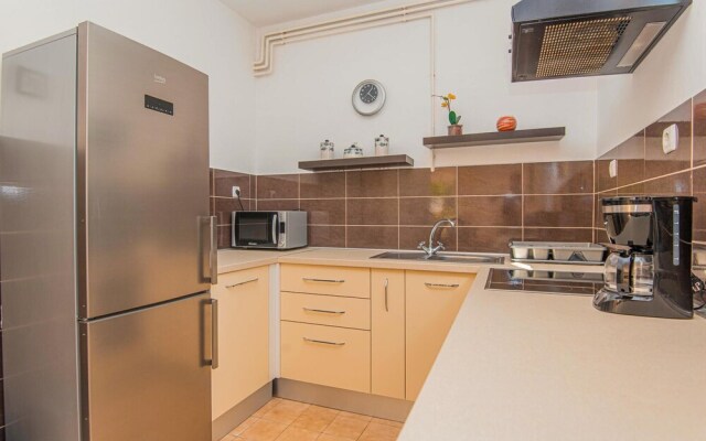 Amazing Apartment in Brodarica With 3 Bedrooms and Wifi