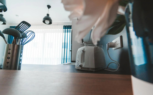 Ideal Location, Stylish 1BR Apartment with Free Parking