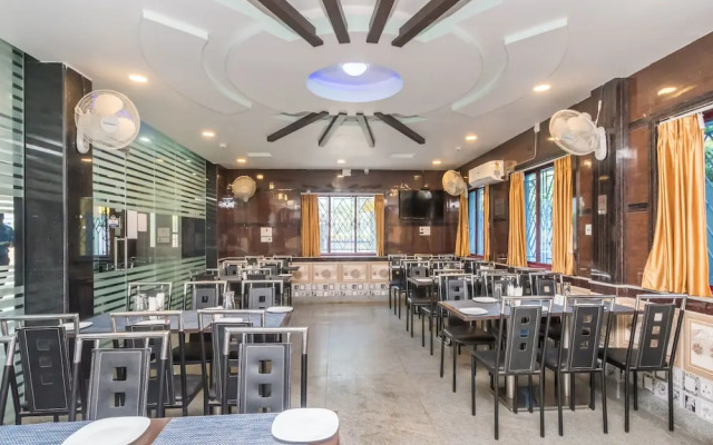 OYO 10398 Hotel Parijayee
