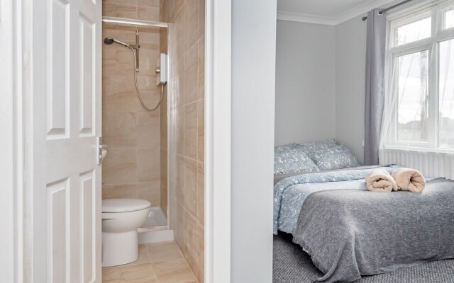 Shirley House 2 Guest House Self Catering by Southampton General Hospital