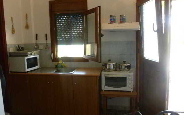 Akrogiali Rooms & Studios