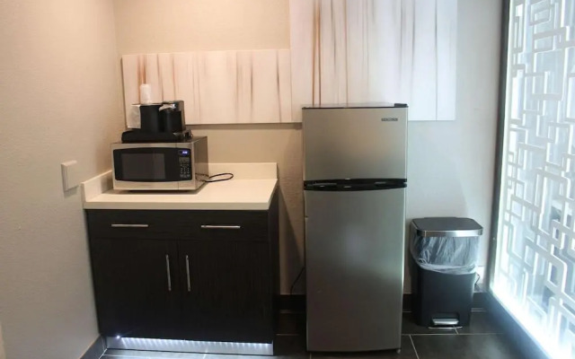 Clarion Pointe Marshall