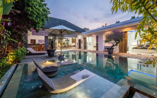 Elegant Private Villa, 3 BR, Seminyak With Staff